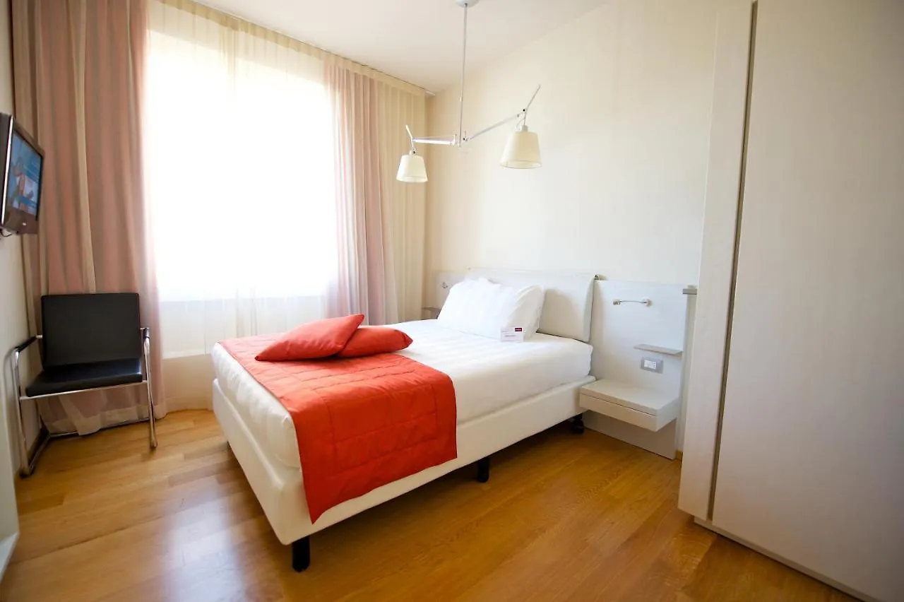 Hotel Mercure Milano Solari  מילאנו