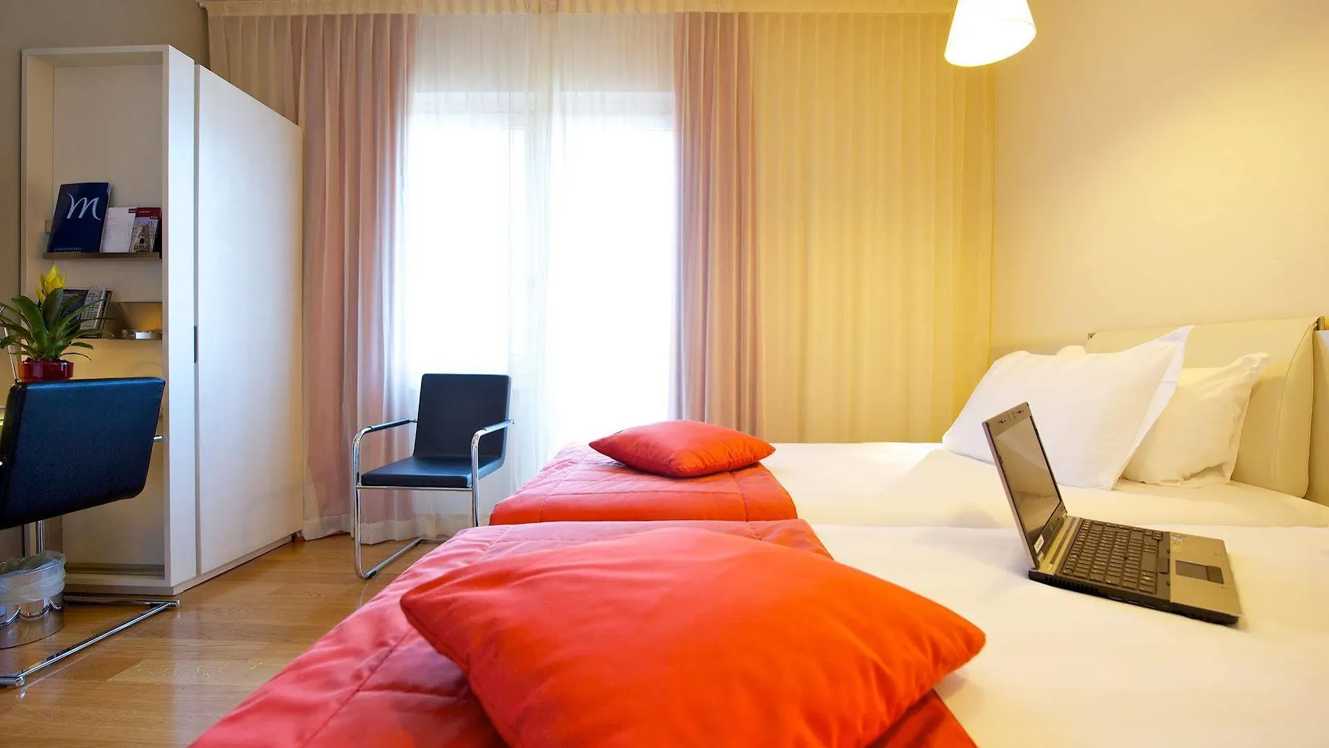 Hotel Mercure Milano Solari 4*, מילאנו