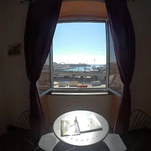 Al Fronte Del Porto Olaszország